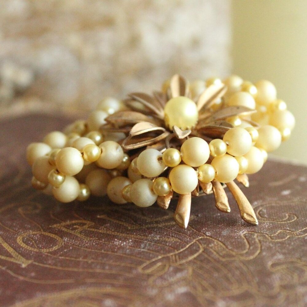 Vintage 1950s 1960s Brooch, Daisy Flower and Faux Pearl Cluster Pin Mid Century - Picture 9 of 13